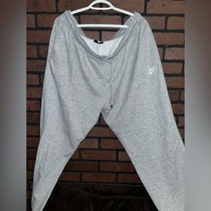 Men’s Nike jogging pants size 2x.